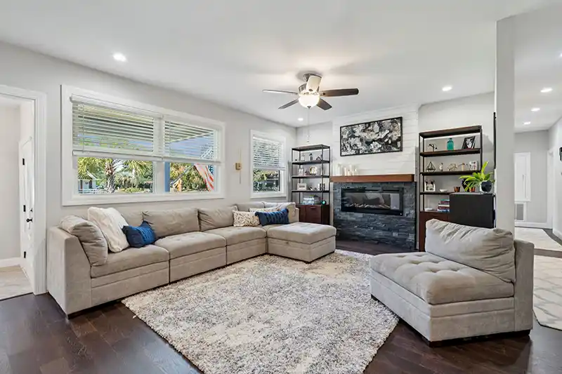 1004 Point of Light Ln